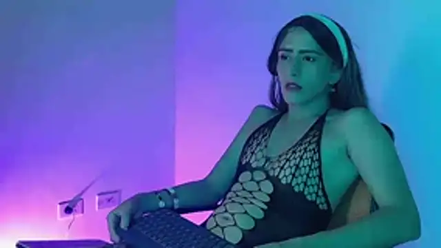 Snapshot of everly_monroe chatting on 22, 10, 2025 everly monroe online show from 22, 10, 2025