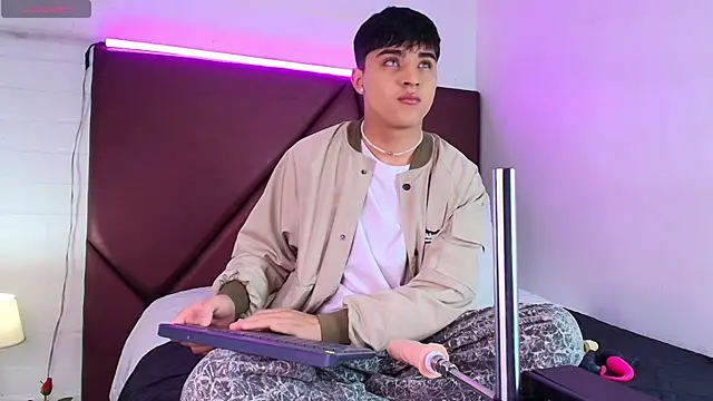 Snapshot of Lucass_love chatting on 13, 9, 2025 Lucass love online show from 13, 9, 2025