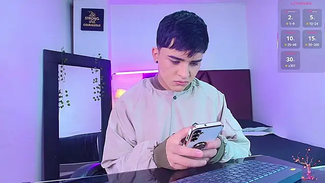 Snapshot of Lucass_love chatting on 8, 10, 2025 Lucass love online show from 8, 10, 2025