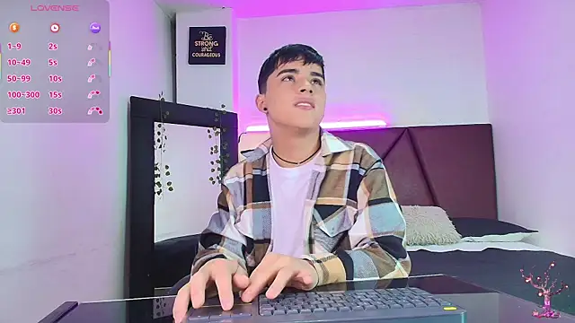 Snapshot of Lucass_love chatting on 9, 10, 2025 Lucass love online show from 9, 10, 2025