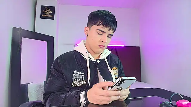 Snapshot of Lucass_love chatting on 11, 10, 2025 Lucass love online show from 11, 10, 2025