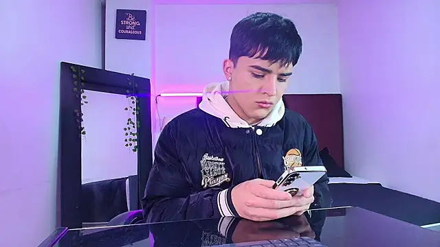 Snapshot of Lucass_love chatting on 13, 10, 2025 Lucass love online show from 13, 10, 2025