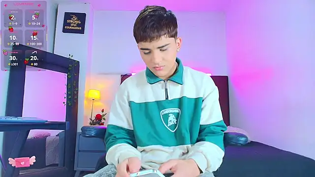 Snapshot of Lucass_love chatting on 14, 12, 2025 Lucass love online show from 14, 12, 2025