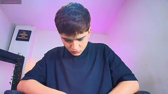 Snapshot of Lucass_love chatting on 19, 12, 2025 Lucass love online show from 19, 12, 2025