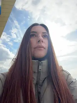 Amelie Crosby online show from 31, 5, 2026