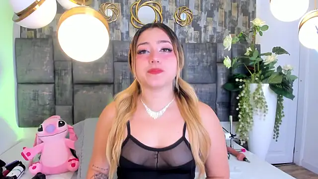 Snapshot of PatyLawrence chatting on 11, 11, 2025 PatyLawrence online show from 11, 11, 2025