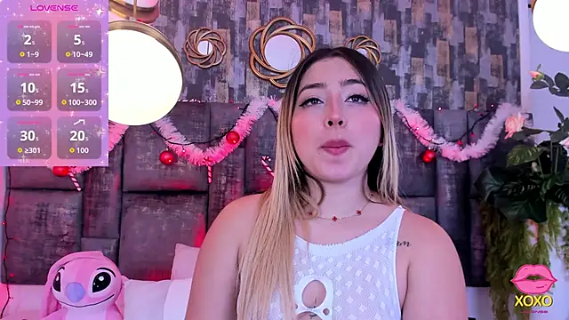 Snapshot of PatyLawrence chatting on 4, 12, 2025 PatyLawrence online show from 4, 12, 2025