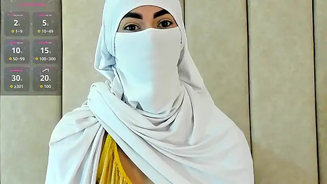 Snapshot of _Zahiira_ chatting on 20, 10, 2025 Zahiira online show from 20, 10, 2025