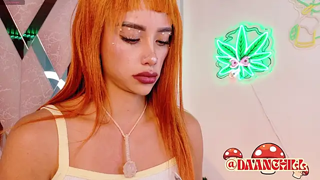 ScarlettRusso1 online show from 15, 4, 2026