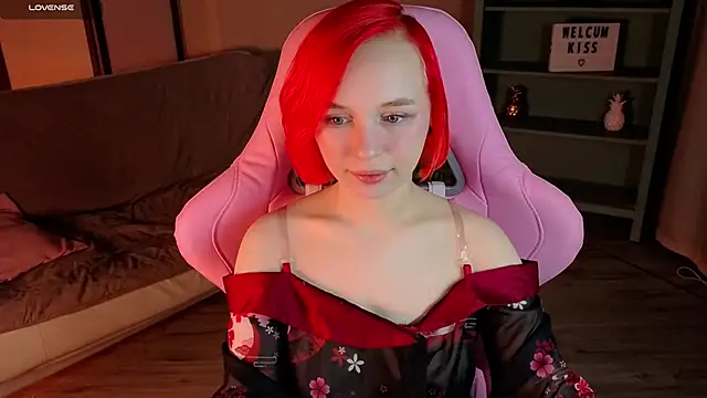 NaomiYoru online show from 24, 9, 2025