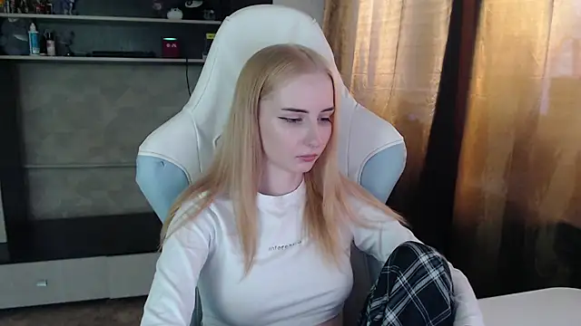 Cutti Crystal online show from 10, 3, 2026