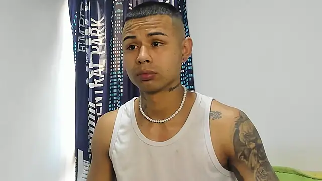 Snapshot of _Logan_Colton_ chatting on 22, 10, 2025 Logan Colton online show from 22, 10, 2025