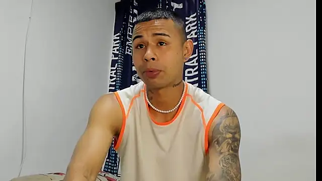 Snapshot of _Logan_Colton_ chatting on 27, 11, 2025 Logan Colton online show from 27, 11, 2025