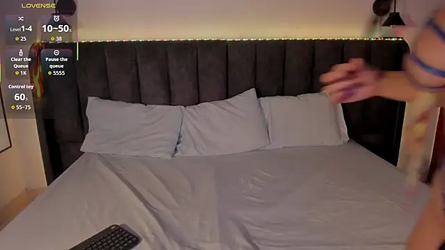 Snapshot of Sophie_Smith19_ chatting on 24, 2, 2026 Sophie Smith19 online show from 24, 2, 2026