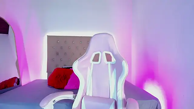 Snapshot of Zafiro__Brown chatting on 12, 9, 2025 Zafiro Brown online show from 12, 9, 2025