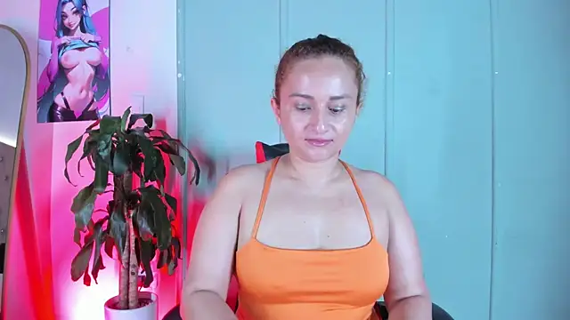 Snapshot of Zafiro__Brown chatting on 28, 10, 2025 Zafiro Brown online show from 28, 10, 2025