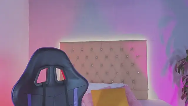 Snapshot of Zafiro__Brown chatting on 21, 11, 2025 Zafiro Brown online show from 21, 11, 2025