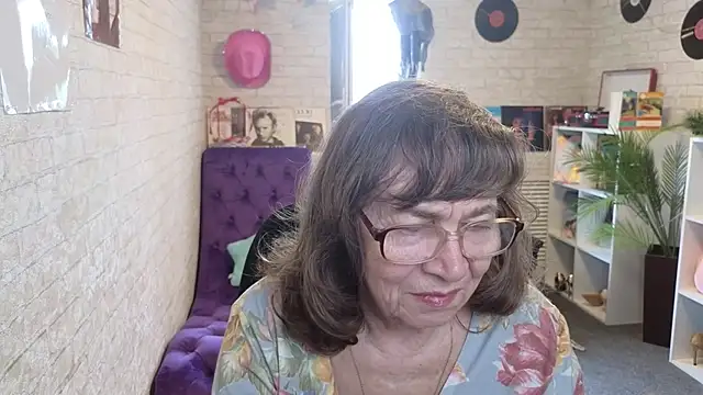 Betty Brick online show from 19, 5, 2026