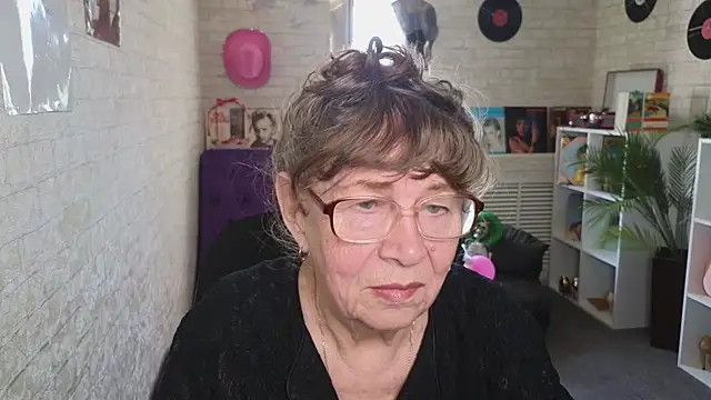Betty Brick online show from 25, 5, 2026