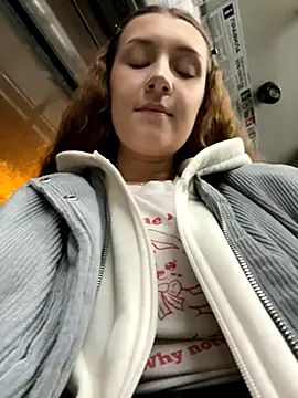 Snapshot of katexxxx chatting on 7, 11, 2025 katexxxx online show from 7, 11, 2025