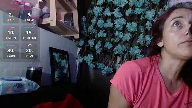 Snapshot of darling_hott chatting on 31, 10, 2025 darling hott online show from 31, 10, 2025