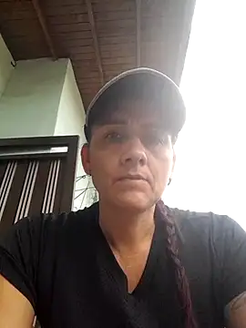 Snapshot of darling_hott chatting on 2, 11, 2025 darling hott online show from 2, 11, 2025