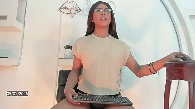 Snapshot of Vicky_Hottman chatting on 5, 1, 2026 Vicky Hottman online show from 5, 1, 2026