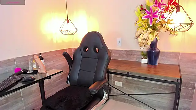 Snapshot of LussieWillow chatting on 29, 9, 2025 LussieWillow online show from 29, 9, 2025