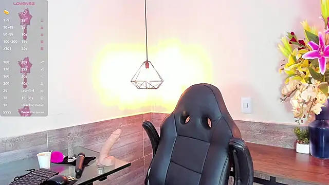 Snapshot of LussieWillow chatting on 2, 10, 2025 LussieWillow online show from 2, 10, 2025