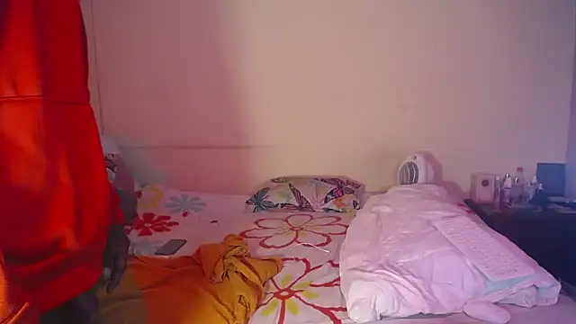 Snapshot of pink_7777 chatting on 24, 10, 2025 pink 7777 online show from 24, 10, 2025