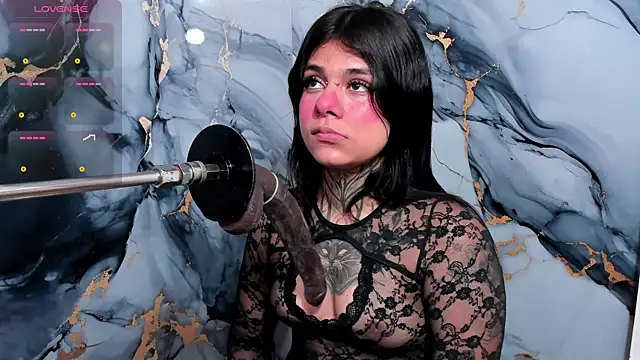 Emily Evo online show from 5, 11, 2025