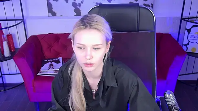 AvaDaviis online show from 25, 2, 2026