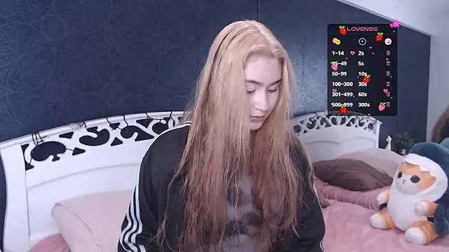 Snapshot of Lili_Luuu chatting on 18, 10, 2025 Lili Luuu online show from 18, 10, 2025