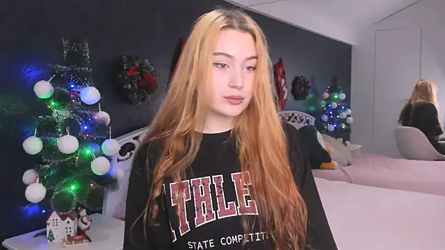 Snapshot of Lili_Luuu chatting on 19, 12, 2025 Lili Luuu online show from 19, 12, 2025