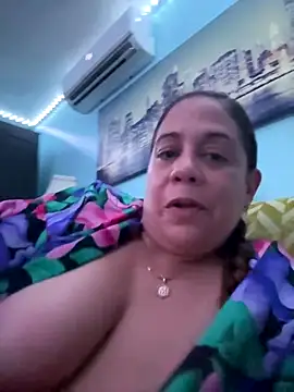 Snapshot of PrettyKittyMia chatting on 8, 10, 2025 PrettyKittyMia online show from 8, 10, 2025