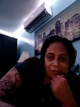 Snapshot of PrettyKittyMia chatting on 11, 10, 2025 PrettyKittyMia online show from 11, 10, 2025