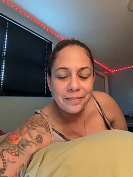 Snapshot of PrettyKittyMia chatting on 11, 10, 2025 PrettyKittyMia online show from 11, 10, 2025