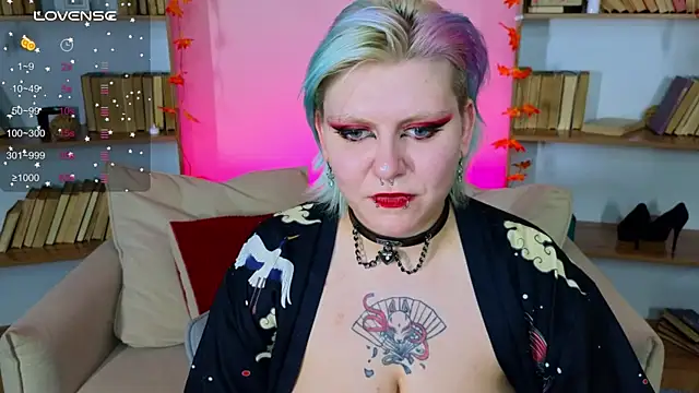 Snapshot of bluelunaray chatting on 13, 10, 2025 bluelunaray online show from 13, 10, 2025