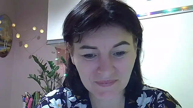 Krystal 82 online show from 4, 10, 2025