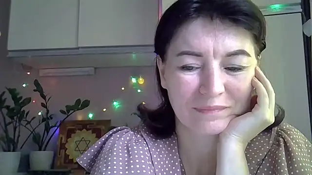 Krystal 82 online show from 5, 10, 2025