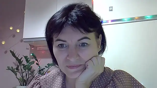 Krystal 82 online show from 11, 10, 2025