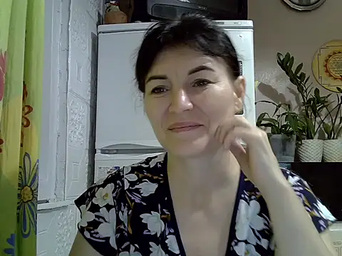 Krystal 82 online show from 31, 10, 2025