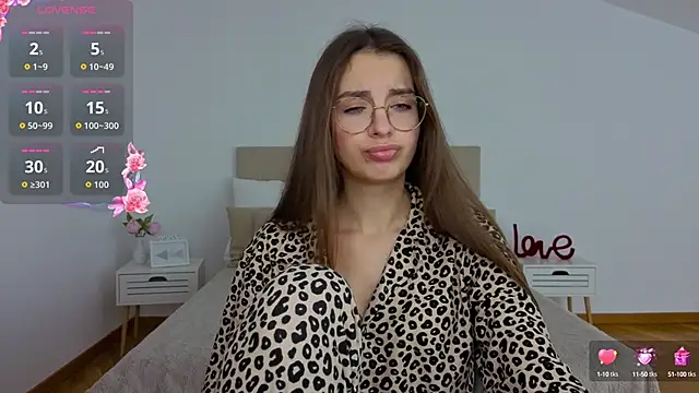Snapshot of Real_cutie1 chatting on 13, 10, 2025 Real cutie1 online show from 13, 10, 2025