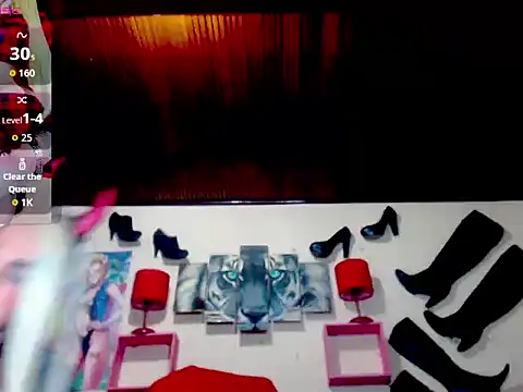 Snapshot of blondehot5v chatting on 18, 9, 2025 blondehot5v online show from 18, 9, 2025