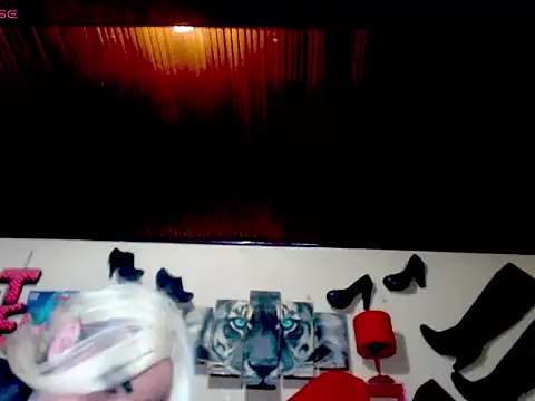 Snapshot of blondehot5v chatting on 26, 9, 2025 blondehot5v online show from 26, 9, 2025