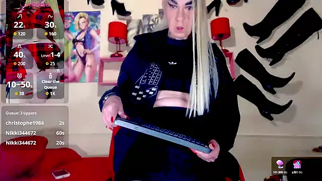 Snapshot of blondehot5v chatting on 11, 10, 2025 blondehot5v online show from 11, 10, 2025