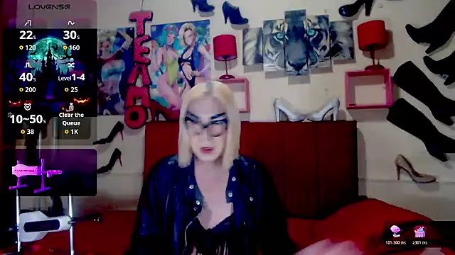 Snapshot of blondehot5v chatting on 29, 10, 2025 blondehot5v online show from 29, 10, 2025