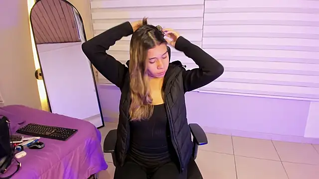 Snapshot of Rachell_criss chatting on 2, 10, 2025 Rachell criss online show from 2, 10, 2025