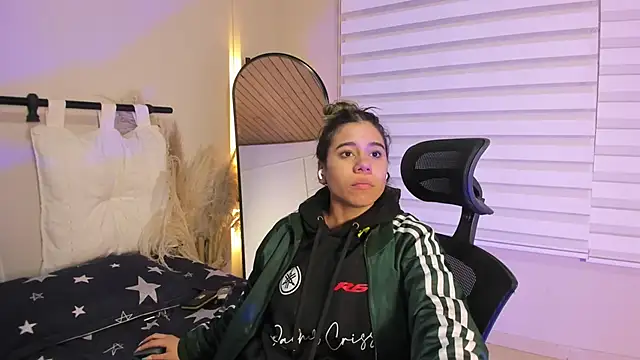 Snapshot of Rachell_criss chatting on 8, 11, 2025 Rachell criss online show from 8, 11, 2025