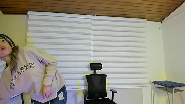 Snapshot of Rachell_criss chatting on 13, 11, 2025 Rachell criss online show from 13, 11, 2025